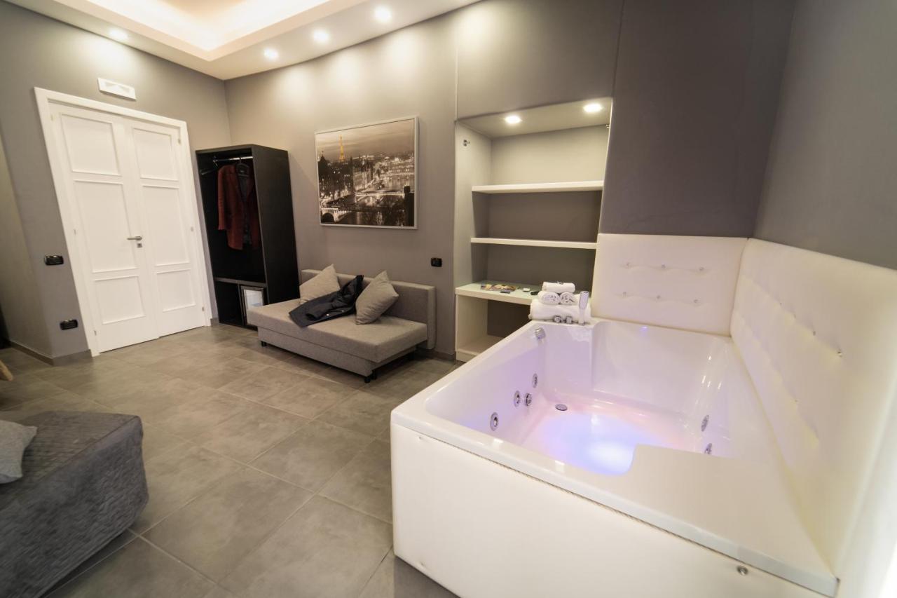Royal House Napoli Centro, By Clapa Group Hotel ภายนอก รูปภาพ